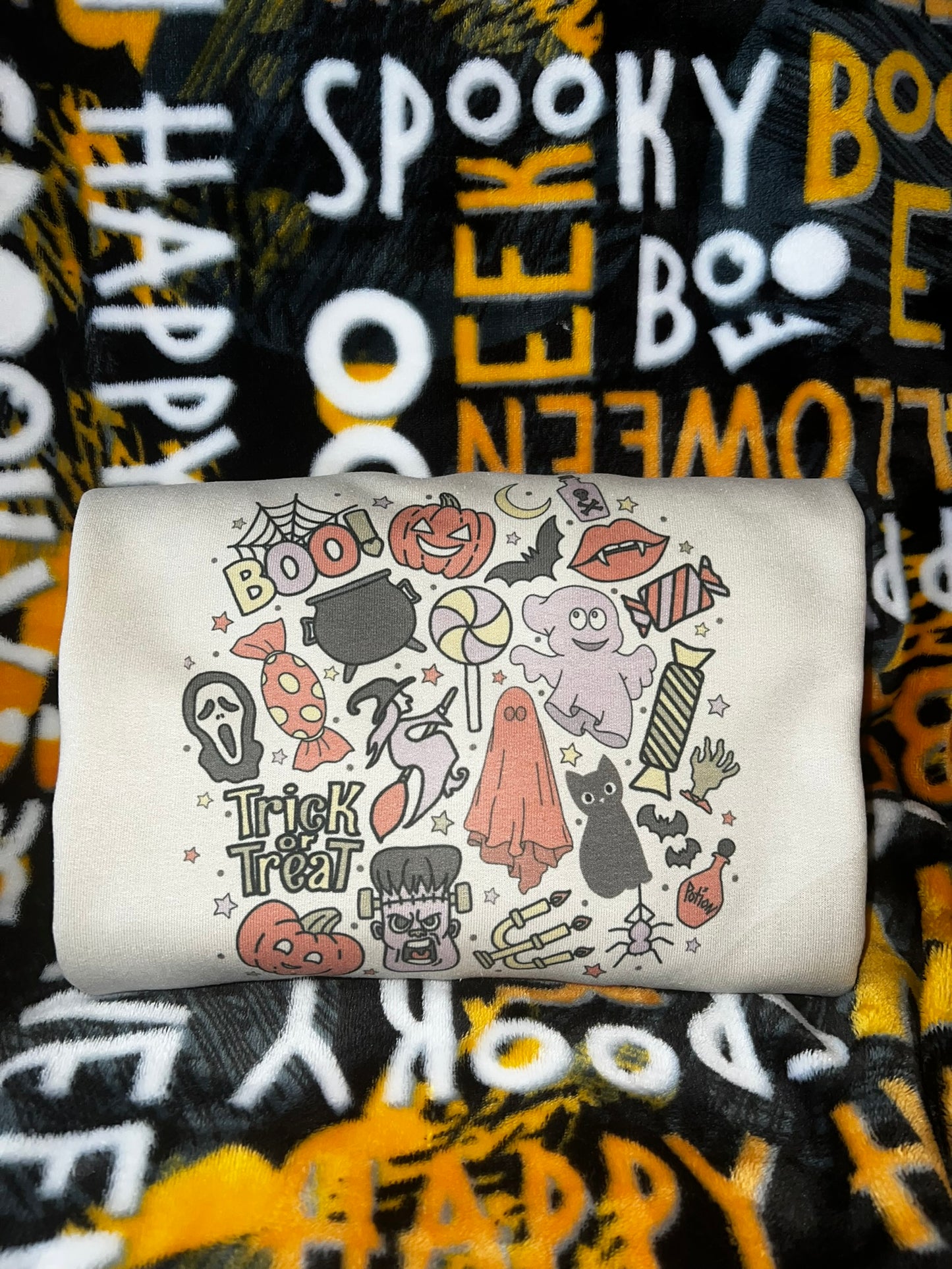 Sudadera con collage espeluznante