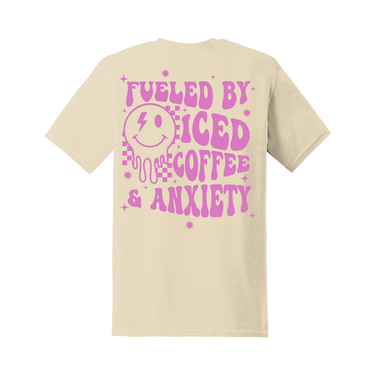 Impulsado por el café y la camiseta de ansiedad